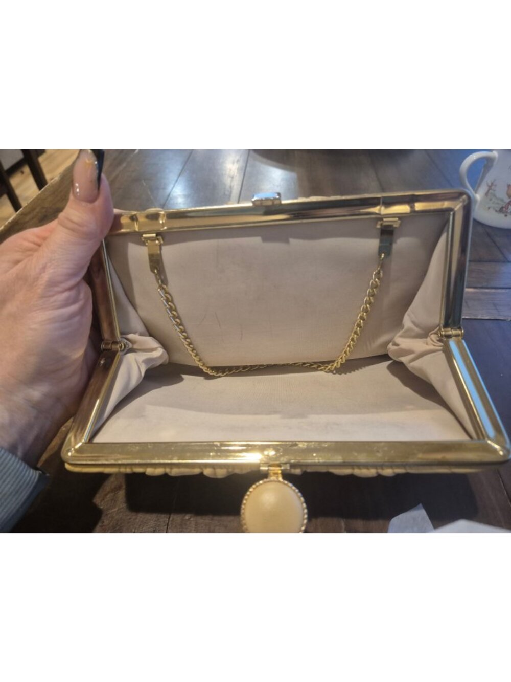 Vintage Beige Clutch Purse With Gold Chain Strap & Button Closure Elegant Ruched - Picture 2 of 4